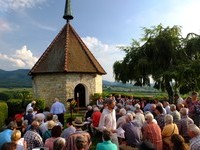 Gottesdienst an der Ehrenstetter lbergkapell (Bildnachweis: Fotograf und Copyright: Th. Coch)